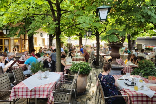 Braurestaurant Imlauer - Sehr attraktiver Gastgarten - Braurestaurant Imlauer - Salzburg