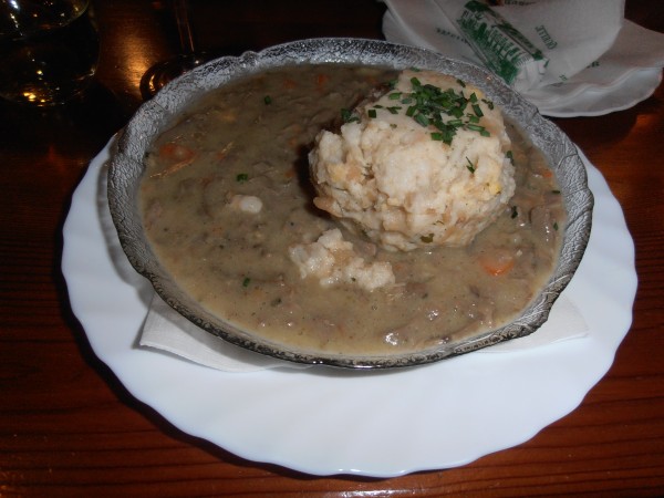 Kalbsbeuschel mit Knödel - Weingut Fuhrgassl-Huber - Wien