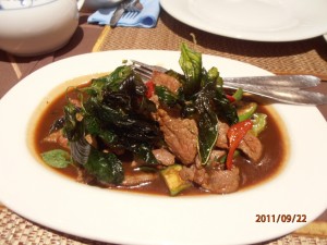 Rindfleisch mit Chilli und Thaibasilikum
