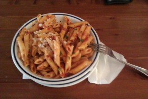 Penne mit Tomaten und Rohschinken