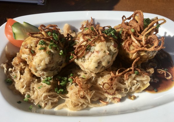 Speckknödel mit Sauerkraut - ehrliche Hüttenkost - Auenfelder Hütte - Schröcken