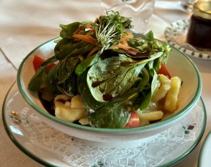 Frischer gemischter Salat, sehr fein! - Krenn - TRAUTENFELS