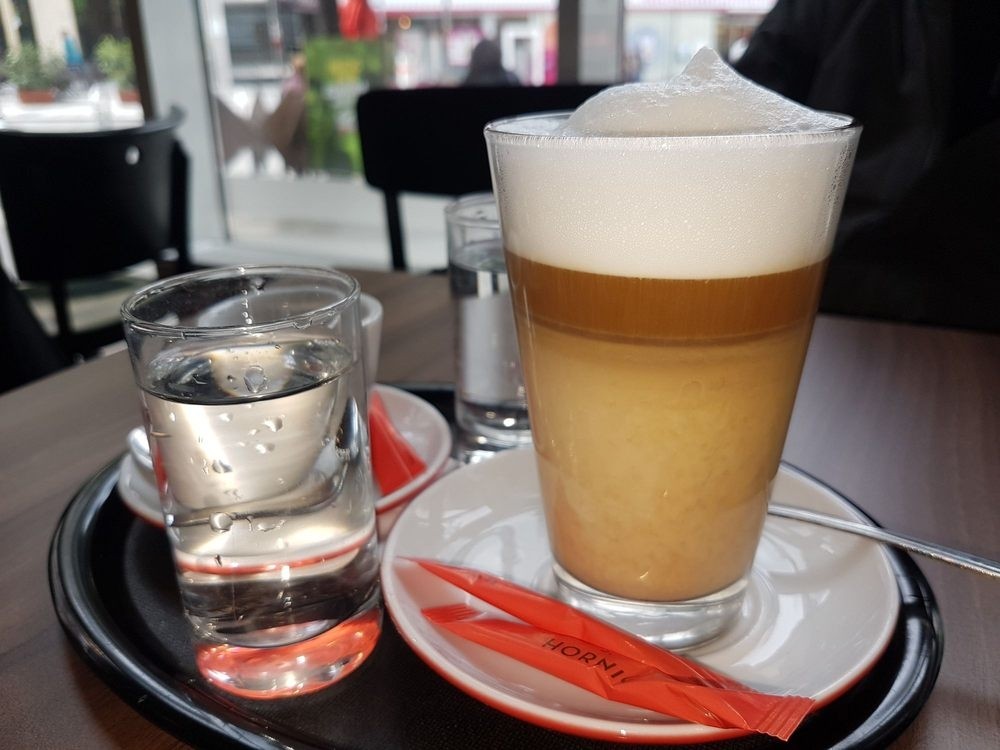Cafe Latte - MOON Cafe Bar Lounge - Wien