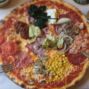 Alle Jahre wieder: Pizza tutto! - Ristorante CAORLE - Wien