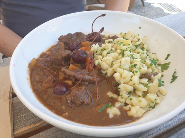 Hirschgulasch | Spätzle | Leithabergkirsche - Gasthaus Ziegelwerk - Wimpassing a. d. Leitha