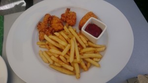 Chicken Nuggets mit Pommes - Haus am Teich - Mittersill