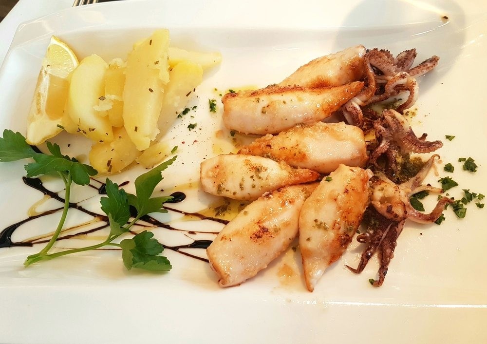 Calamari hervorragend - Balsamico *augenroll* - Restaurant Fratelli - Berndorf