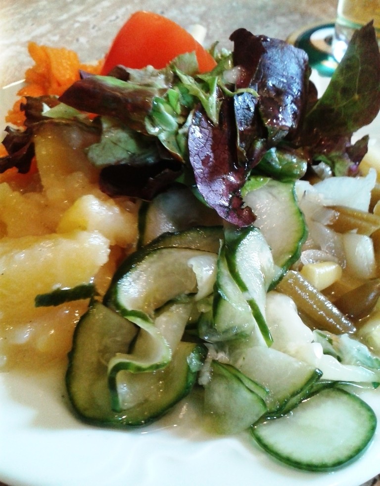 Gasthaus Rammel - Spargel Cordon Bleu mit gemischtem Salat - Gasthaus Rammel - Zum Goldenen Engel - Hollabrunn