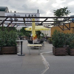 Gastgarten neben dem Parkplatz - MARX bier und mehr - Wien