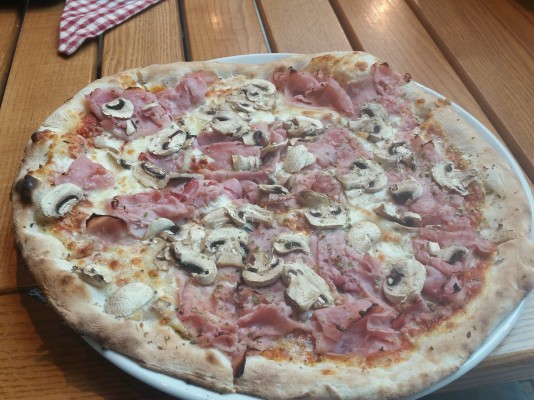 Pizza Prosciutto –Funghi - Paznauner Stube - Trofana Tyrol - Mils bei Imst