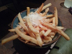 Trüffelpommes mit Parmesan - Spelunke - Wien