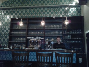 Ein Blick zur Theke - Lola Spanisches Tapas Restaurant - Wien