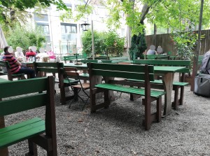 Im Gastgarten - Kierlinger - Wien