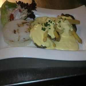 Spargelzeit - Schweinslungenbraten mit Spargel und Pinienreis - Wiesenstadt Restaurant - Wien
