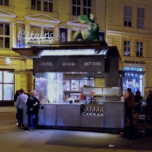 Der Würstelstand im Abendglanz - Bitzinger's Würstelstand - Albertina - Wien