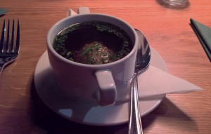 Leberknödelsuppe, Suppe top, Knödl flop. - Nigls Gastwirtschaft - Wien