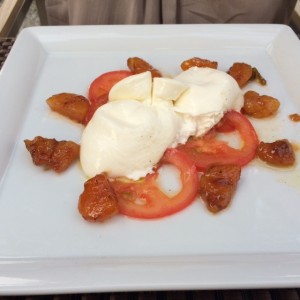 BURRATA:

Erfrischende Mozzarella mit flüssigem Kern in farbenfroh-anrüchiger Dreisamkeit mit ...