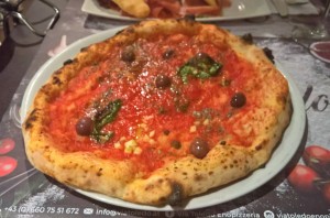 Pizza Siciliana. Auch beim dritten Besuch hat mich die neapolitanische Machart begeistert!