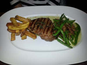 Filet-Steak mit Speckfisolen und hausgemachten Pommes - Babenbergerhof - MÖDLING