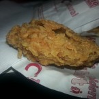 Gebackenes Hühnerflügerl, amerikanische Art. - KFC - Kentucky Fried Chicken - Wien