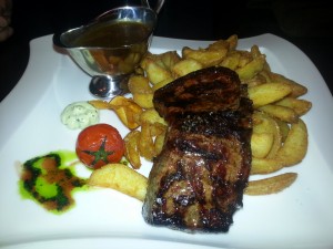 Sirloin Steak mit Spicy Potatoes - Clocktower American Bar & Grill - Wien-Süd - Brunn am Gebirge