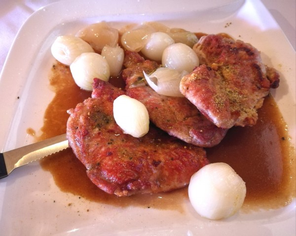 Schweinefledermaus gegrillt mit Zwiebeln - Schlossgasthaus - Retz