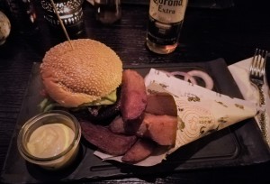 Sweet Onion Burger, sau guat! - Santos Mexican Grill & Bar Wieden - Wien