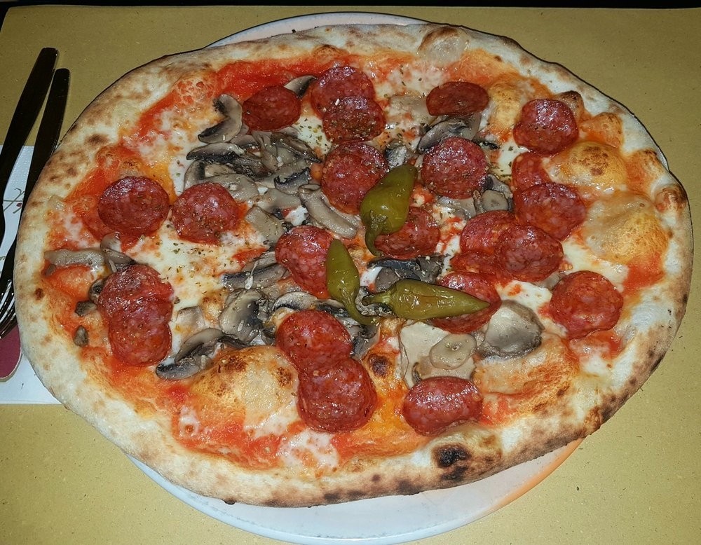 Pizza Diavola - Pizzeria Amelia - Wöllersdorf