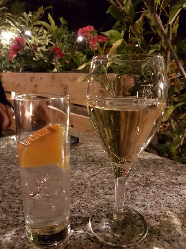 Gin Tonic + Grüner Veltliner - Pub bei Charles - Wien