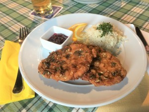 Steirerschnitzel - Almgasthof Angerwirt - Fladnitz an der Teichalm