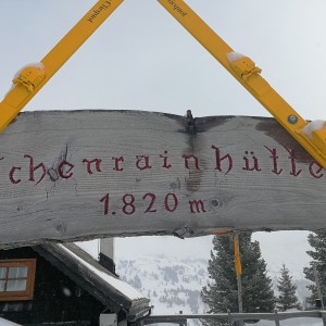 Zugang zum Lokal mit Höhenangabe  03/2018 - Achenrainhütte - Obertauern