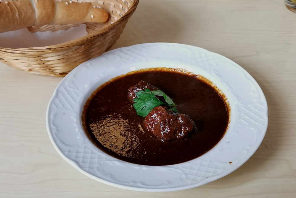 Blauensteiner - Kleines Gulasch - meine persönliche Referenz für Gulasch - Top - Blauensteiners Gasthof Zur Stadt Paris - Wien