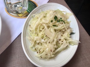 Der (leider sehr süße) Krautsalat
