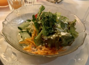 Der Beilagensalat, eh lieb, aber etwas einfallslos - Restaurant Feuervogel - Wien