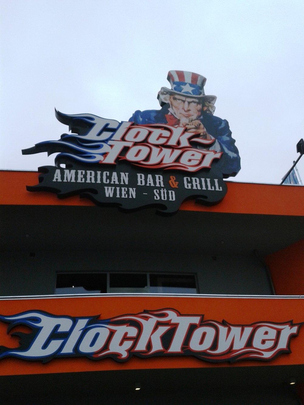 ClockTower - Lokalaußenansicht-'Uncle Sam wants you!' - Clocktower American Bar & Grill - Wien-Süd - Brunn am Gebirge