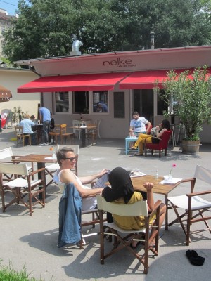 es blüht eine Nelke am Volkertmarkt ... - nelke - café am markt - Wien