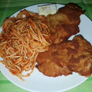 Scalopine (Schweinslungenbraten gebacken mit Spaghetti Pomodoro) - La Margherita - Wien