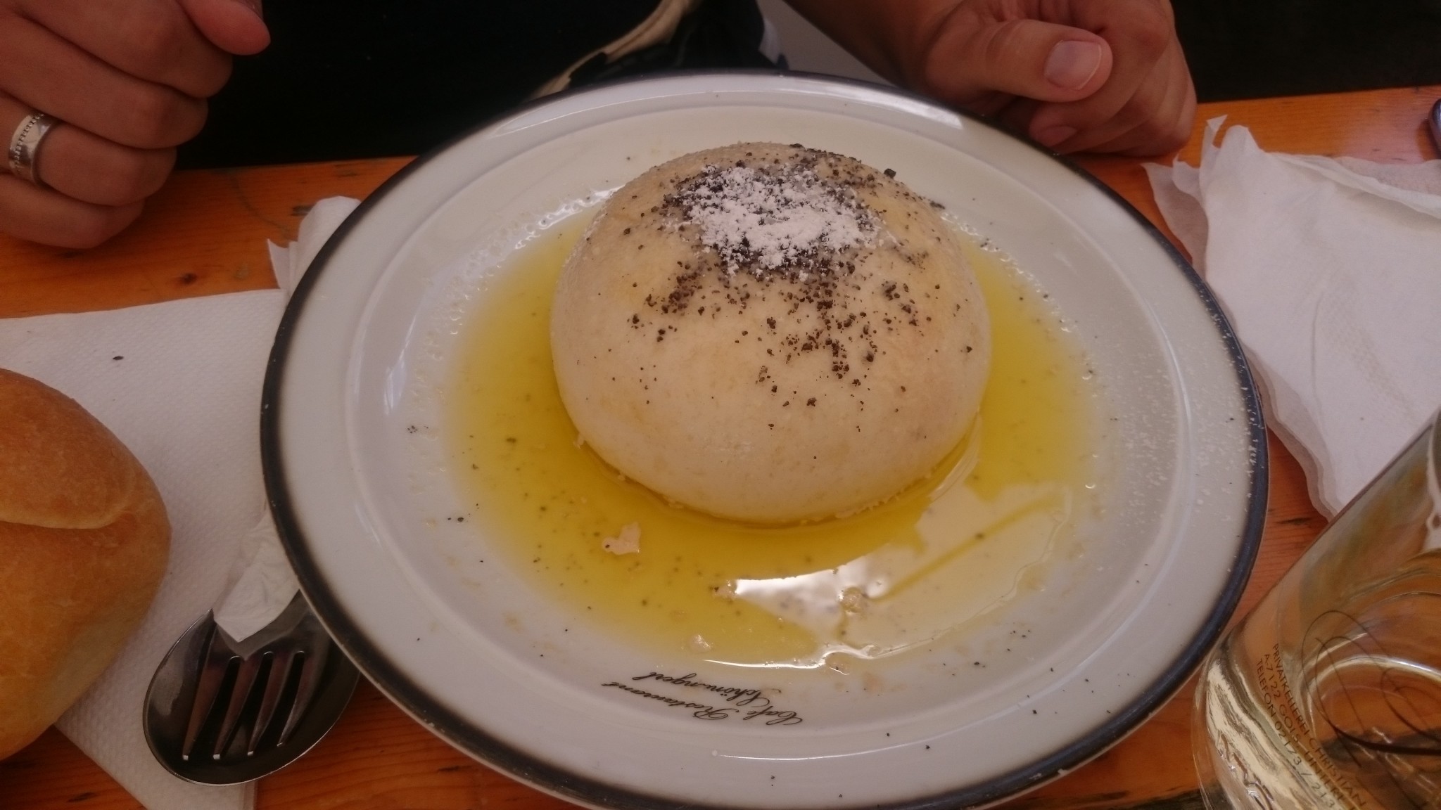 Germknödel mit Mohn und Butter - Gasthof Schönangerl - Krimml