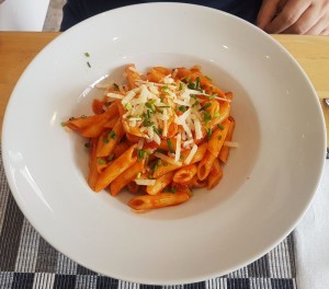 Mittagsteller Penne mit Tomatensauce - Die Zwei am Markt - Wien