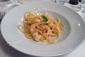 "Nudeln" mit "Garnelen" etwas pfefferscharf, sehr gut! - Osteria Dal Toscano - Wien