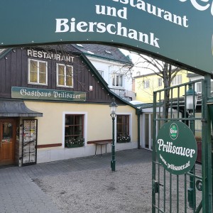 Lokaleingang mit Gastgarten - Prilisauer - Wien