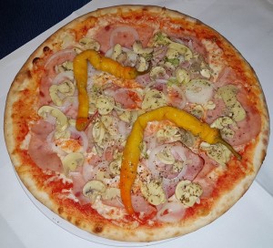 Pizza Rimini + Champignons (leider Dose) - Pizzeria Diana - Wien