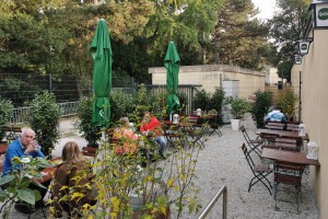 Maxing Stüberl - Seit 2022 gibt es nun einen Gastgarten - Maxingstüberl - Hietzinger Weinstüberl - Wien