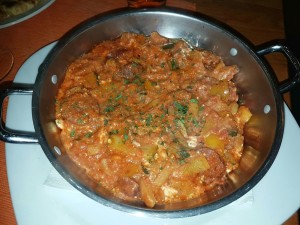 Griechische Wurst mit Paprika & Tomaten - Cafe Ouzeri Bistro Ellas - Wien