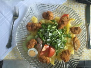 Gebackenes Bries mit Erdäpfel-Vogerlsalat