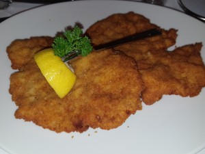 Wiener Schnitzel (Kalbsnuss) mit Butterschmalz gebacken - Stasta - Wien