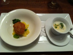 Süppchen von Kohlrabi mit Waldmeisterschöberl &amp; Schafgarbe sowie gebackenes faschiertes Laibchen ...