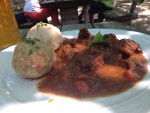 Rehragout mit Semmelknödel - Zum Weissen Lamm - Langenlois