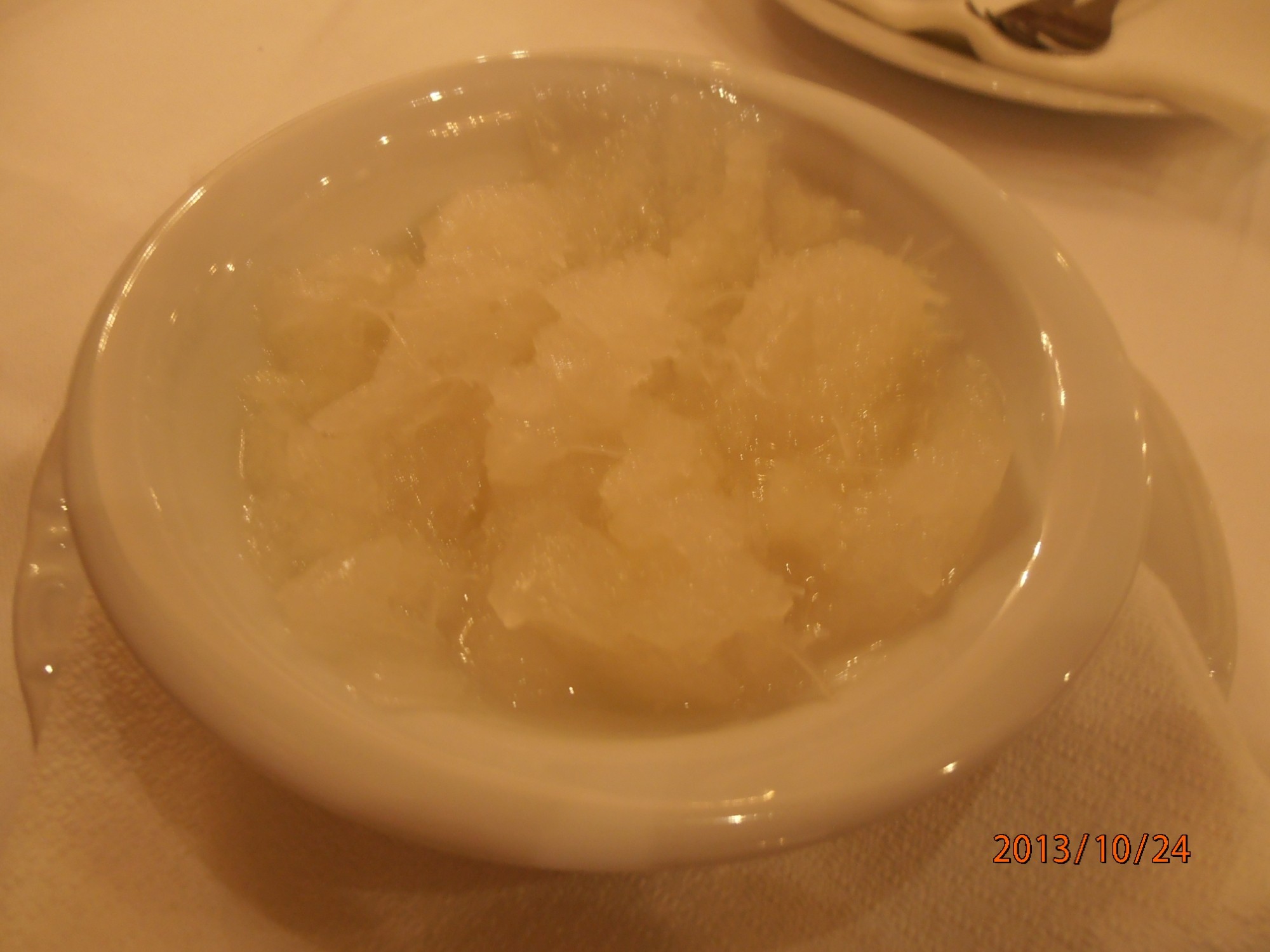 Palude: Gefrorene Glasnudeln mit Rosenwasser und Limettensaft (Sorbetähnlich) - Pars - Wien