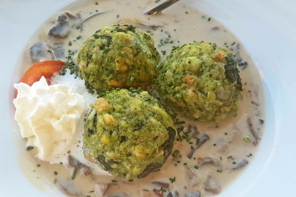 Spinatknödel in Schwammerlsauce - Donauschlössel - Spitz an der Donau